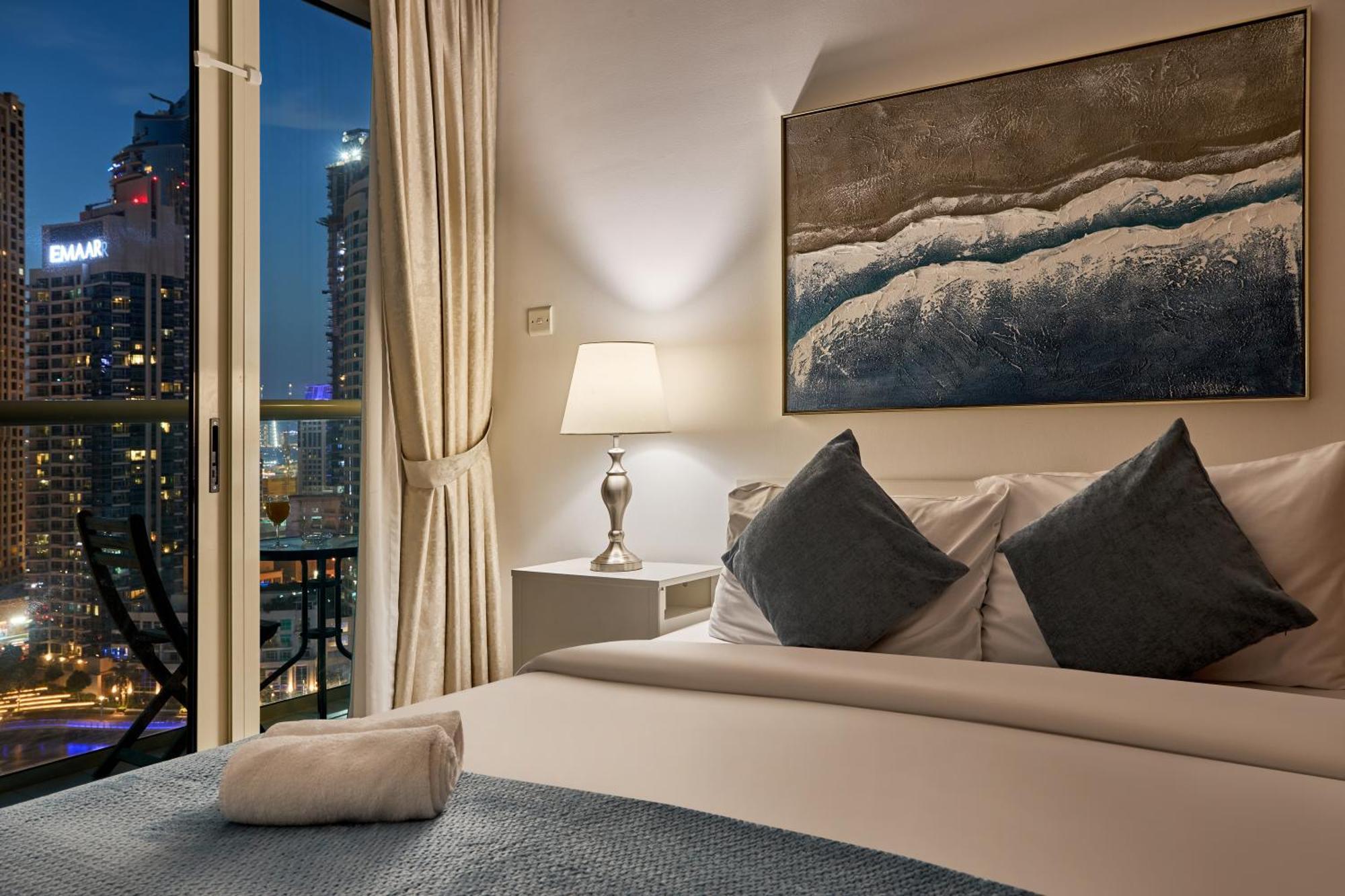 Stylish 2 Bedroom With Marina View & Balcony, Marina Apartment