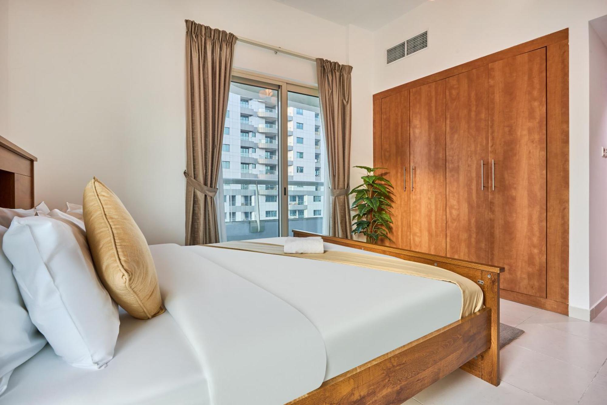Apartment Stylish 2 Bedroom With Marina View & Balcony, Marina